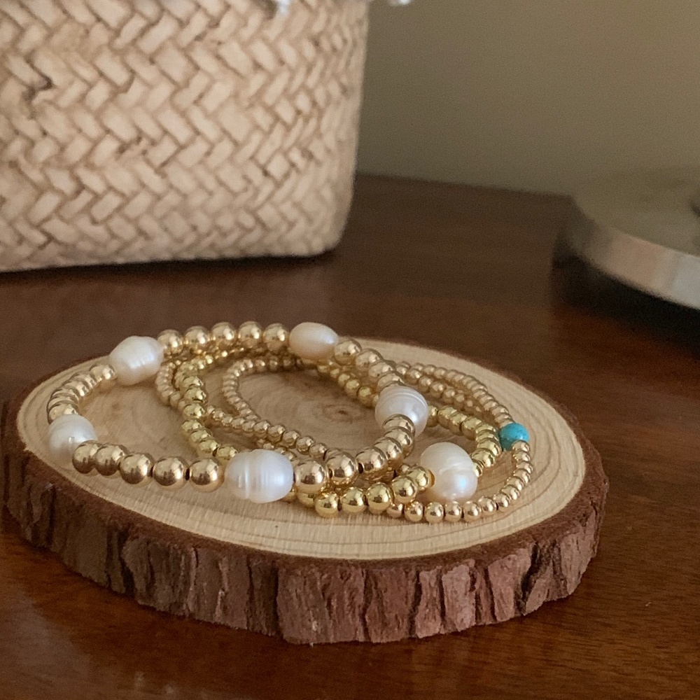 14k GOLD Filled Bracelet with Fresh Water Pearls.
